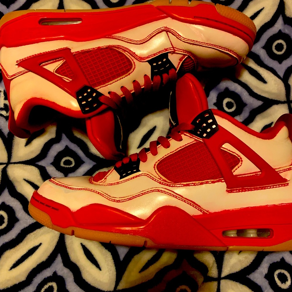 Fire red and summit white Jordan 4 size 10.5